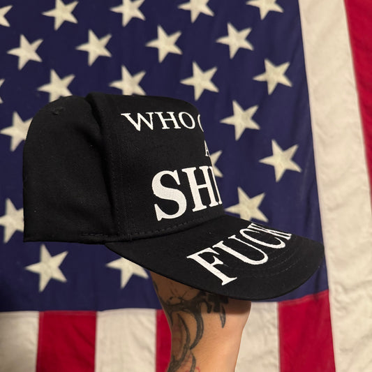 01 BLACK SLOGAN HAT