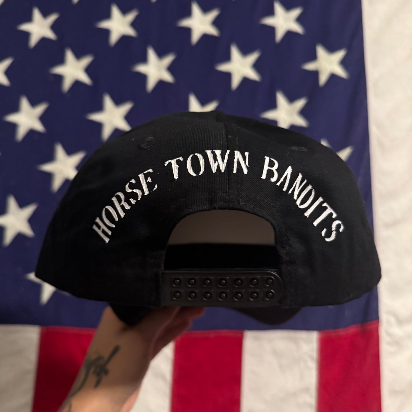 01 BLACK SLOGAN HAT
