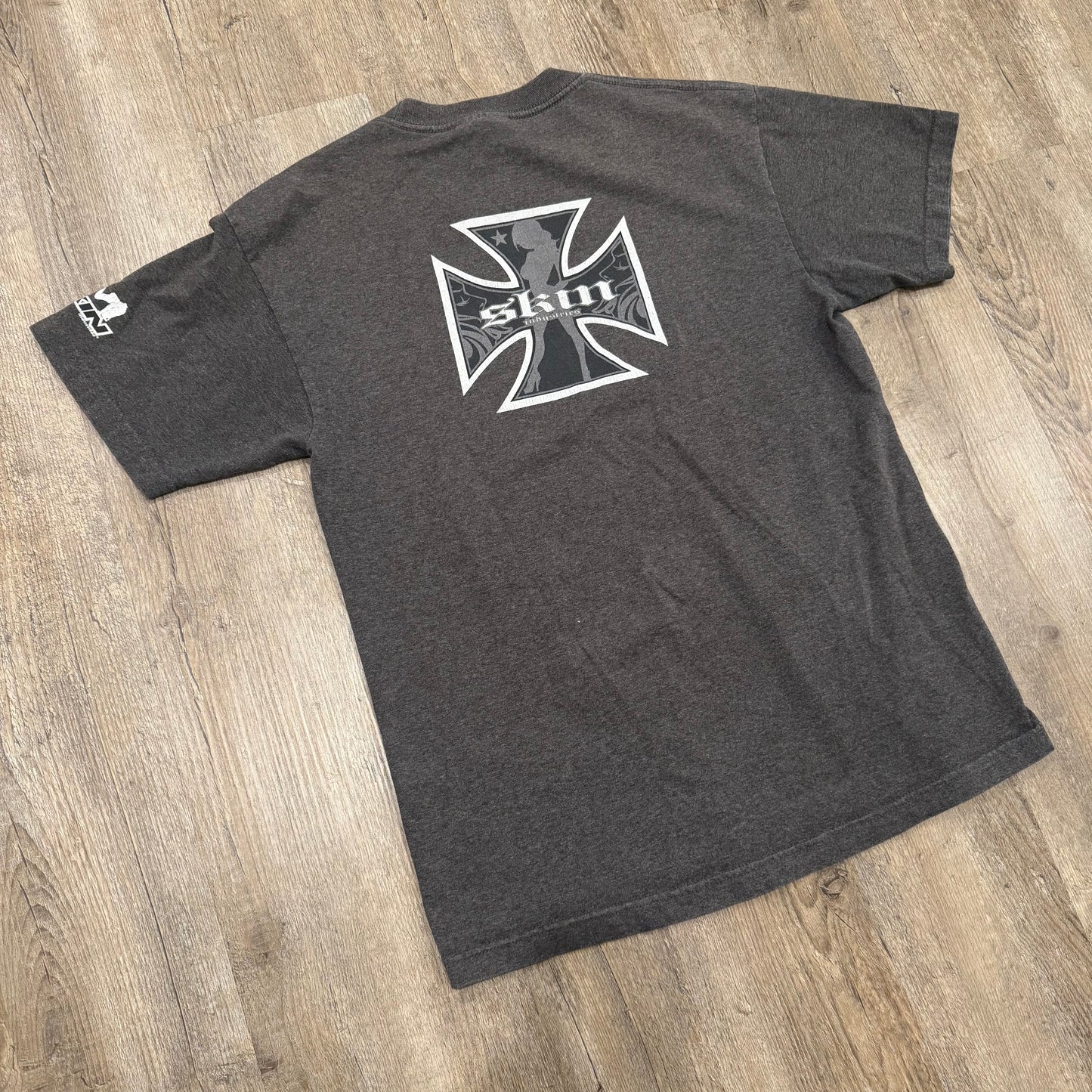 1/1 SKIN INDUSTRIES TSHIRT - MEDIUM