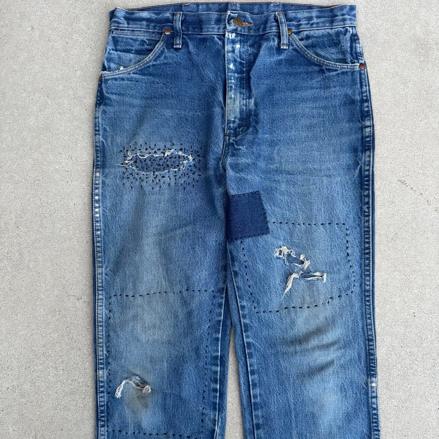1/1 DENIM PATCHWORK COWBOYCUT WRANGLERS 32x34